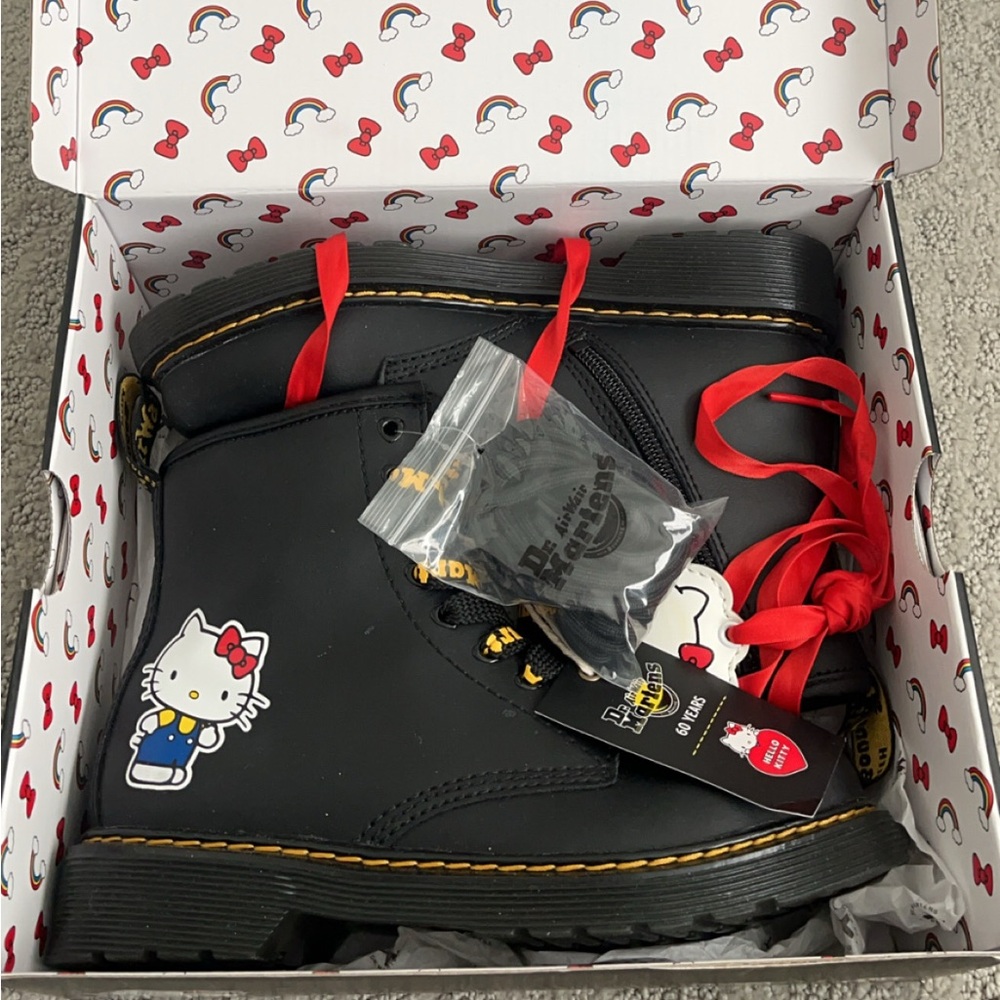 Dr Martens Youth Kids hello kitty